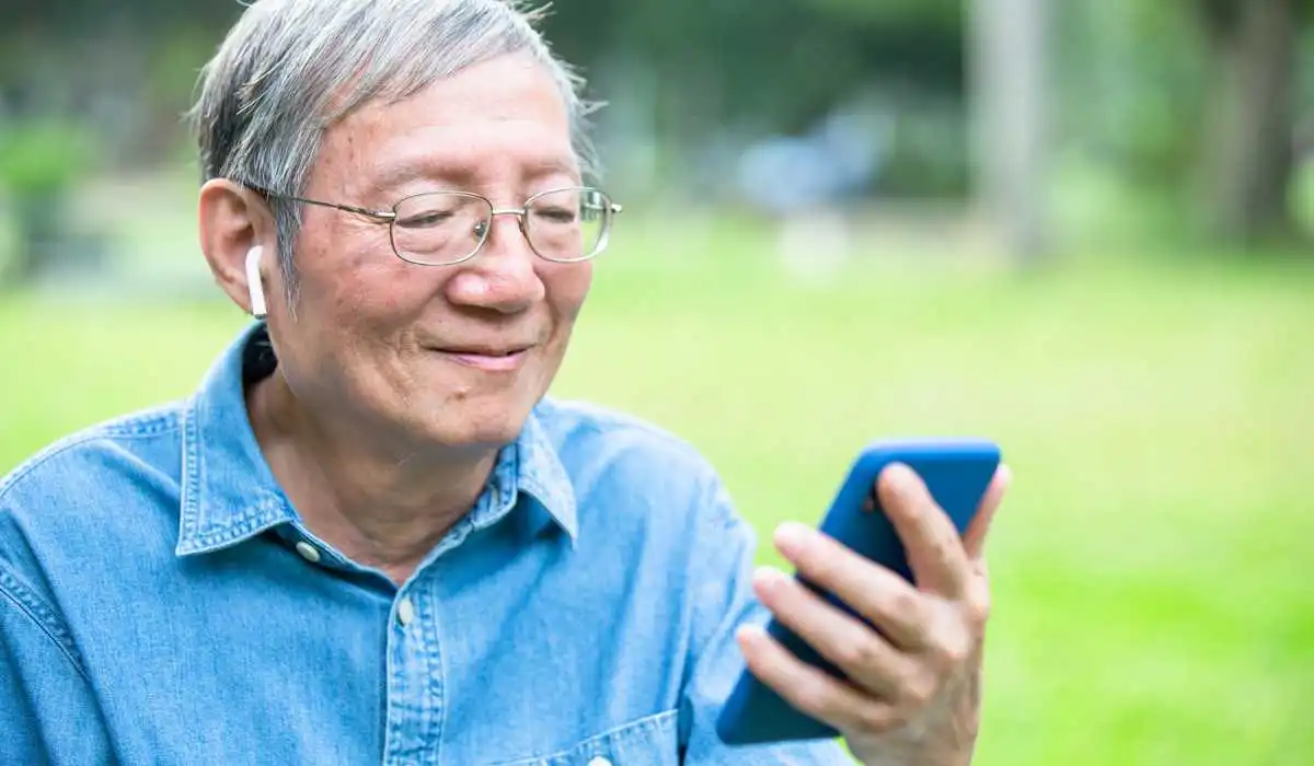 6 Best Bluetooth Earbuds for Seniors to Enhance Their Listening Experience