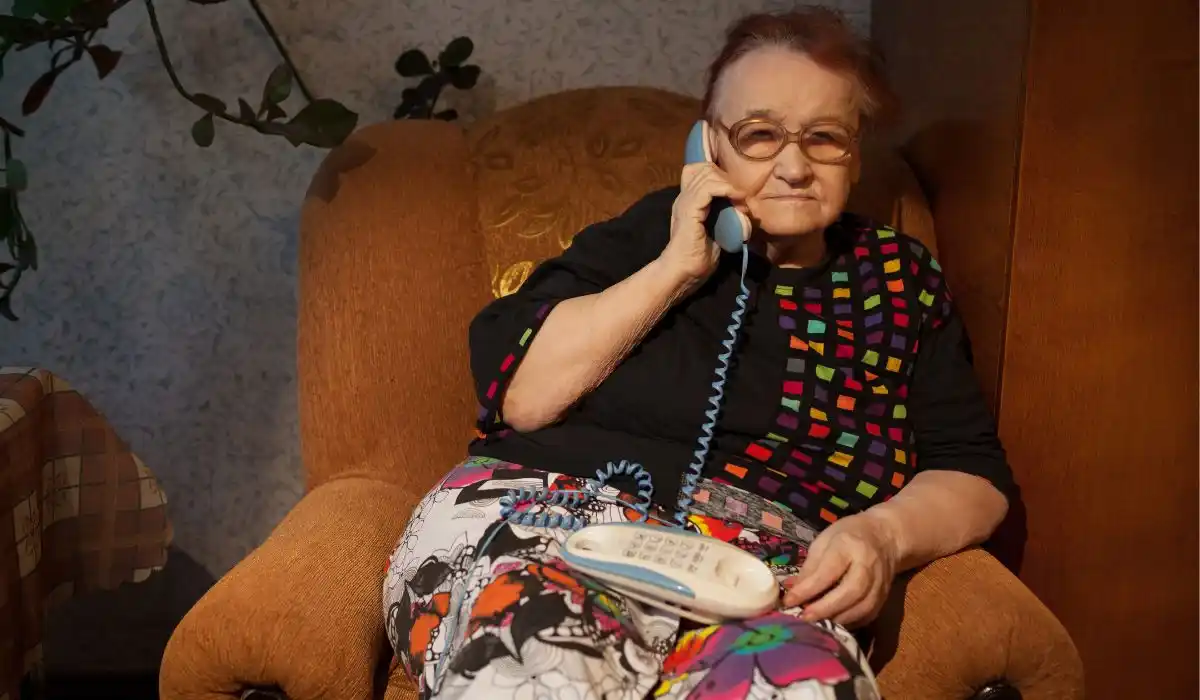 6 Best Home Phones for Elderly Loved Ones – Stay Connected With Ease and Clarity