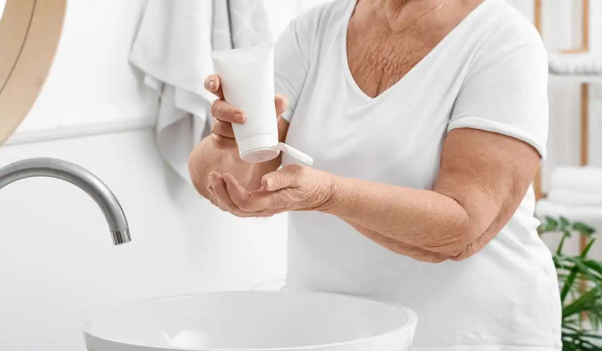 9 Best Lotions for Elderly Skin: Nourishing Formulas for Mature Skin Care