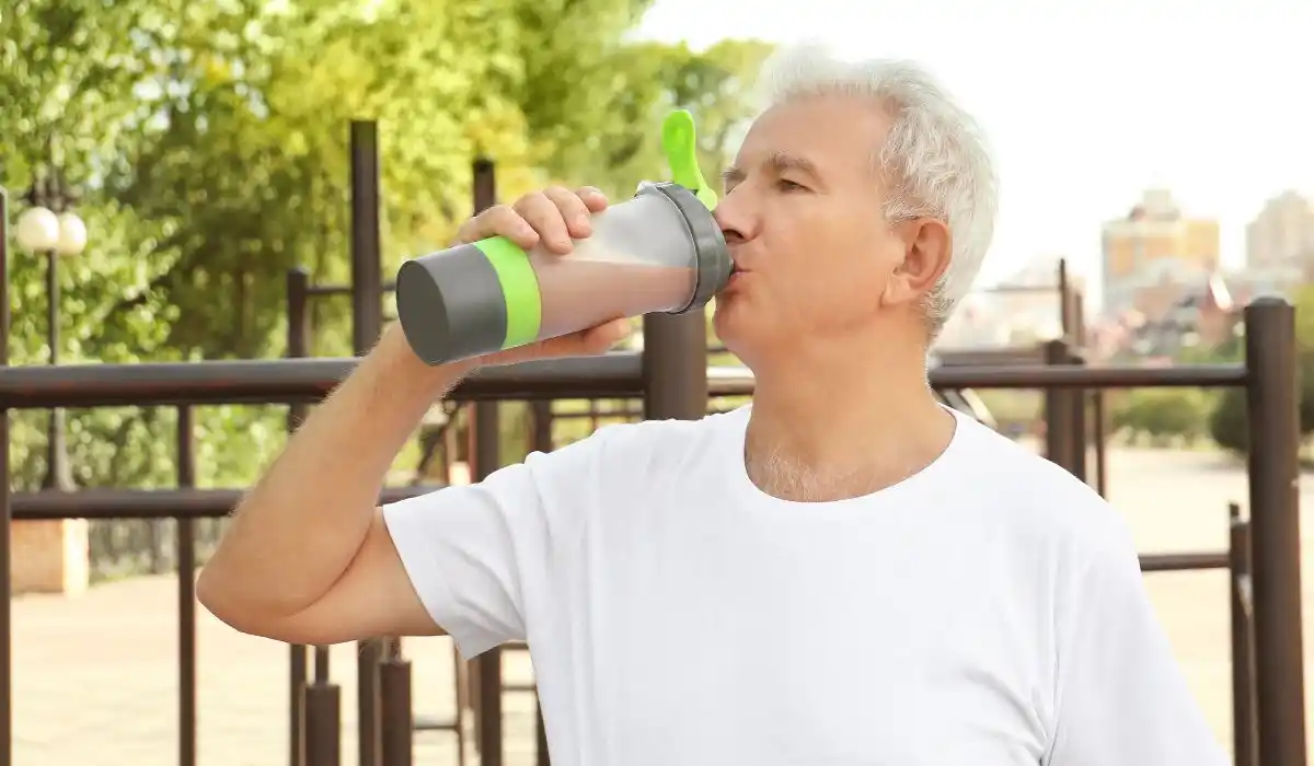 9 Best Protein Drinks for Seniors to Maintain Strength and Vitality