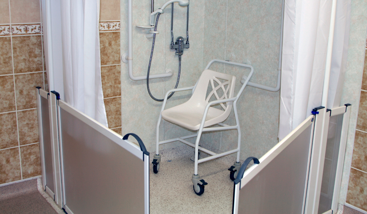 5 Best Shower Chairs for Seniors – Comfort and Safety Combined